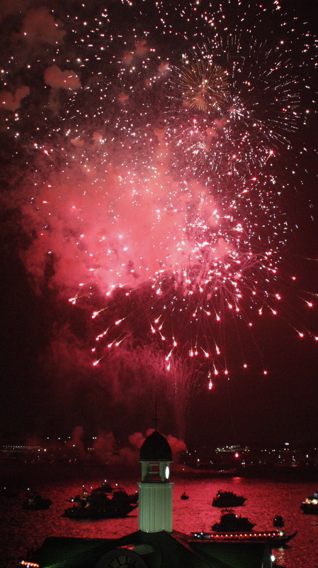 �Q����800�l�̃I�t��!�H�O�Z���O���[�v�Ă̍ՓT�A�T���t�F�X�^2009�J��